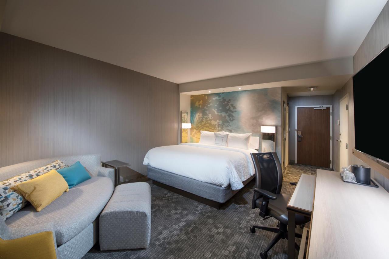 Отель Courtyard By Marriott Atlanta Alpharetta/Avalon Area Экстерьер фото
