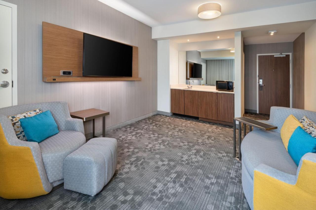 Отель Courtyard By Marriott Atlanta Alpharetta/Avalon Area Экстерьер фото