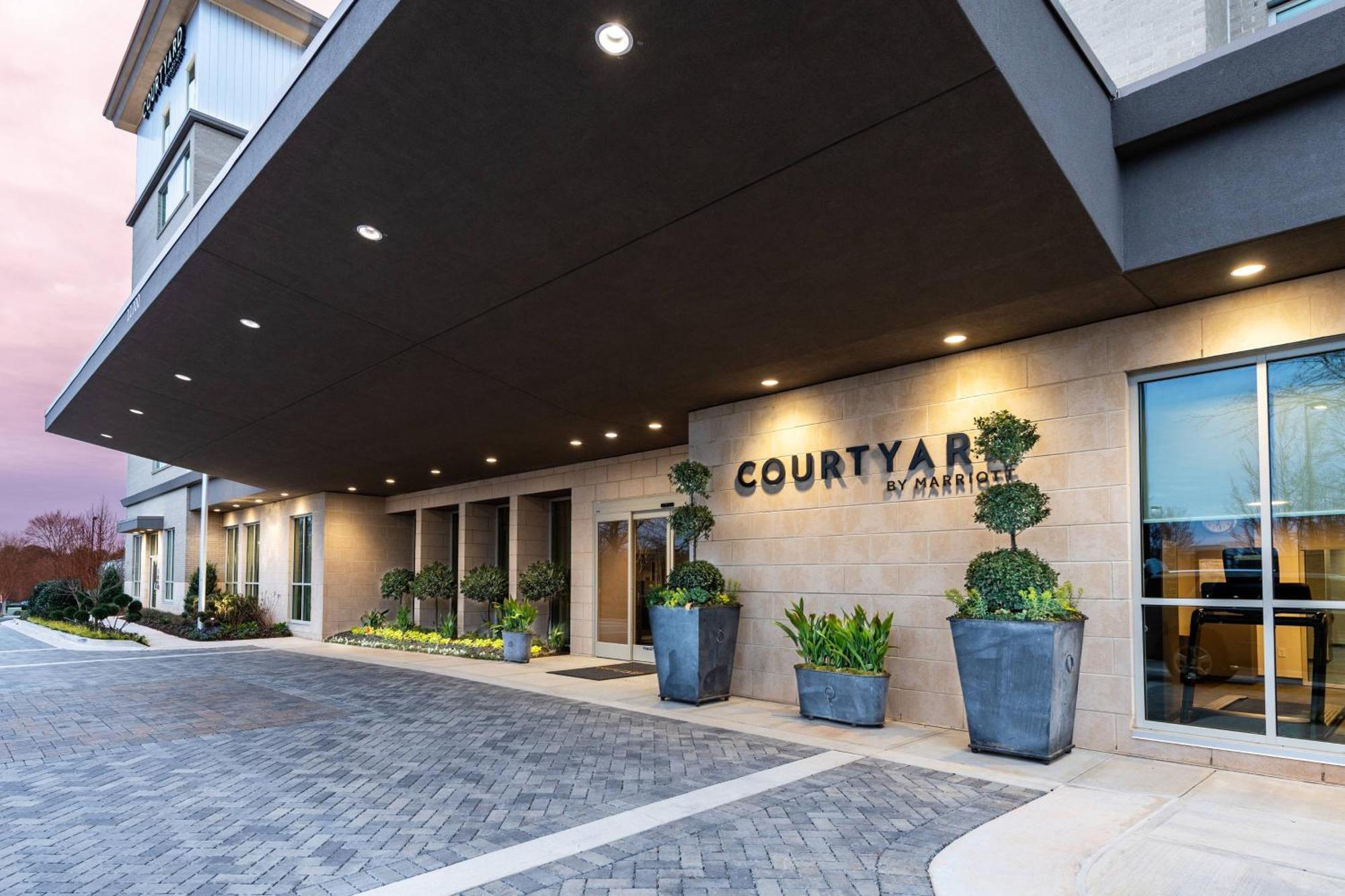 Отель Courtyard By Marriott Atlanta Alpharetta/Avalon Area Экстерьер фото